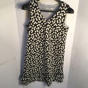 Sleeveless ruffled straight shift. Cute! Size M